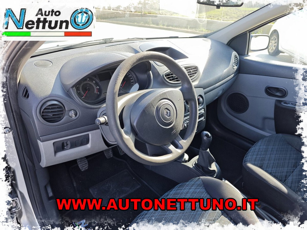 Renault Clio Storia 1.2 16V 5 porte Dynamique (9)