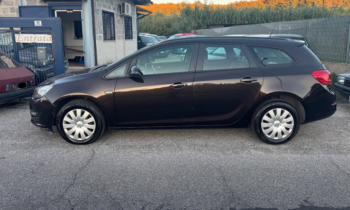 Opel Astra Station Wagon 1.7 CDTI 110CV Sports Elective (2)
