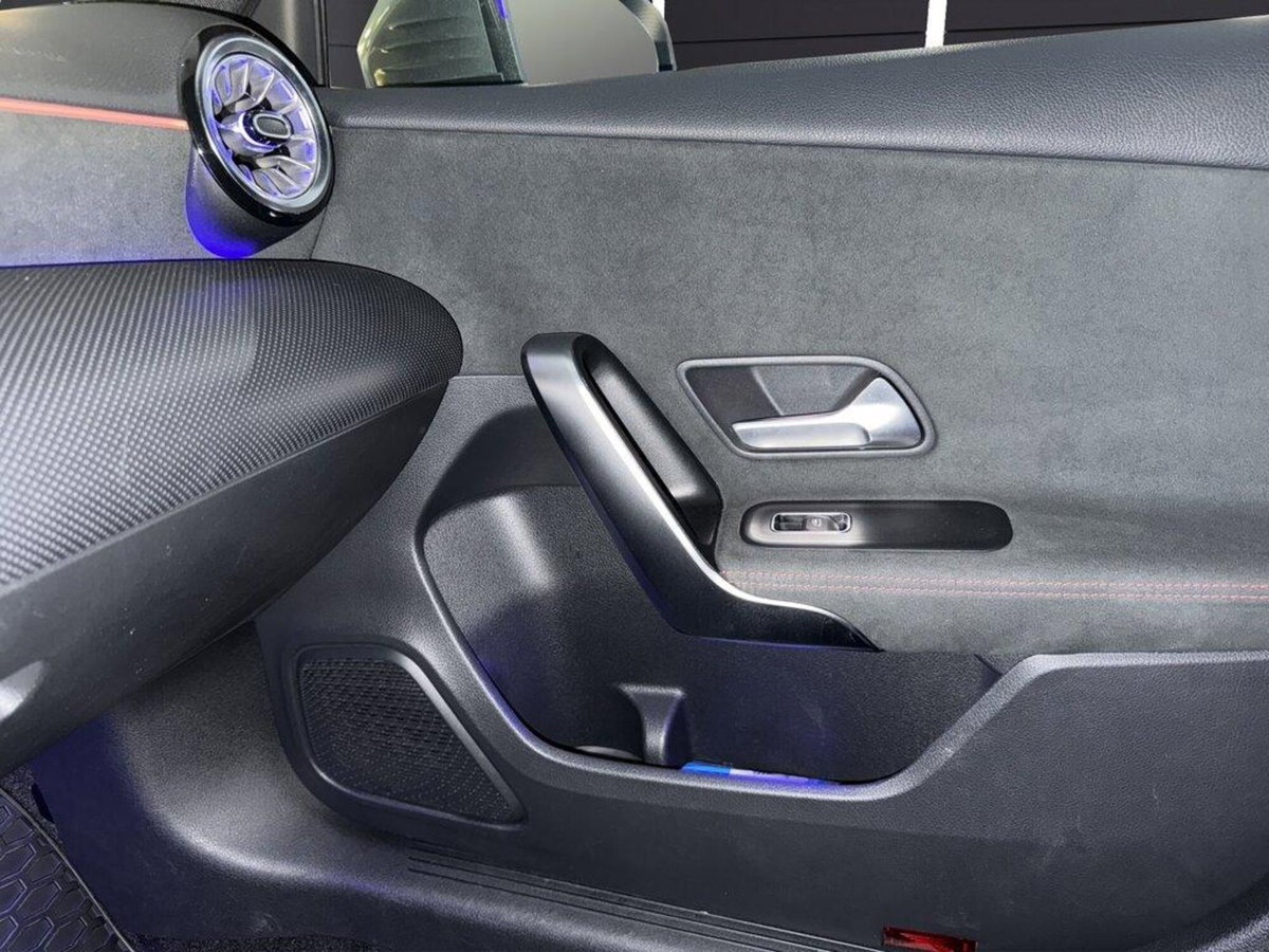 Mercedes-Benz Classe A 180 d Premium (12)