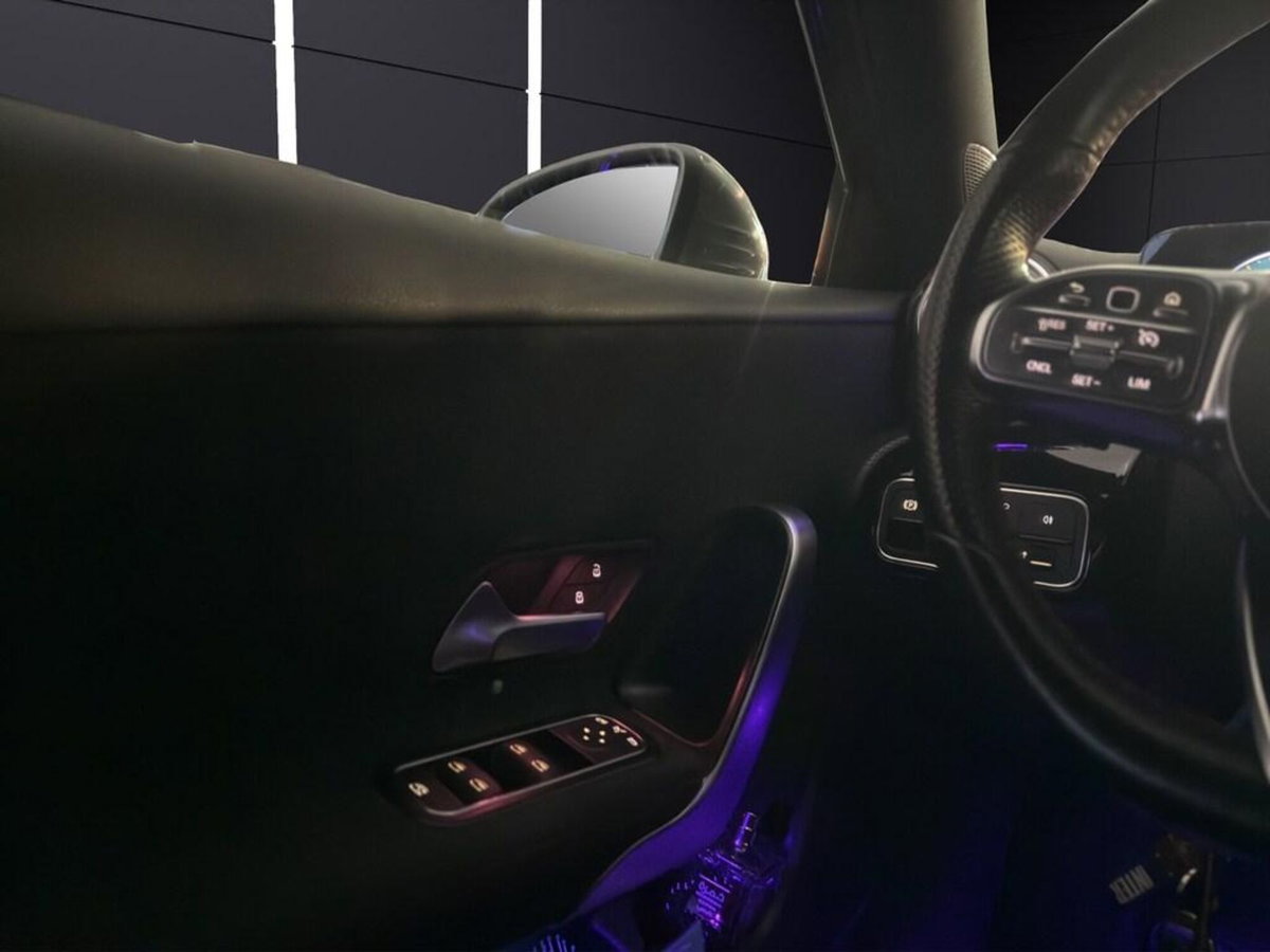 Mercedes-Benz Classe A 180 d Premium (15)