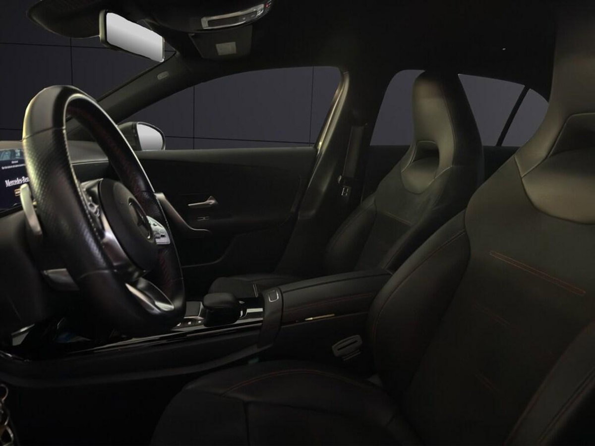 Mercedes-Benz Classe A 180 d Premium (9)