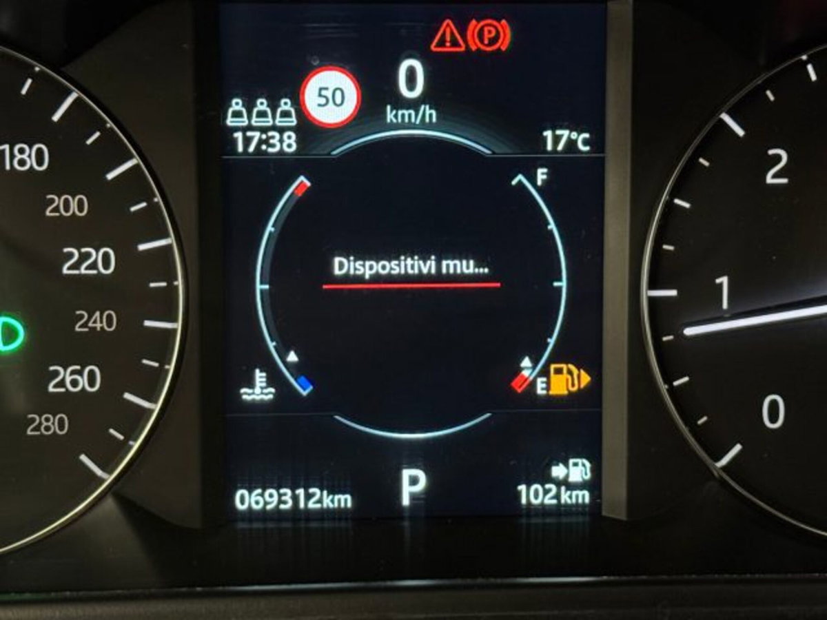 Land Rover Range Rover Velar 2.0D I4 180 CV (14)