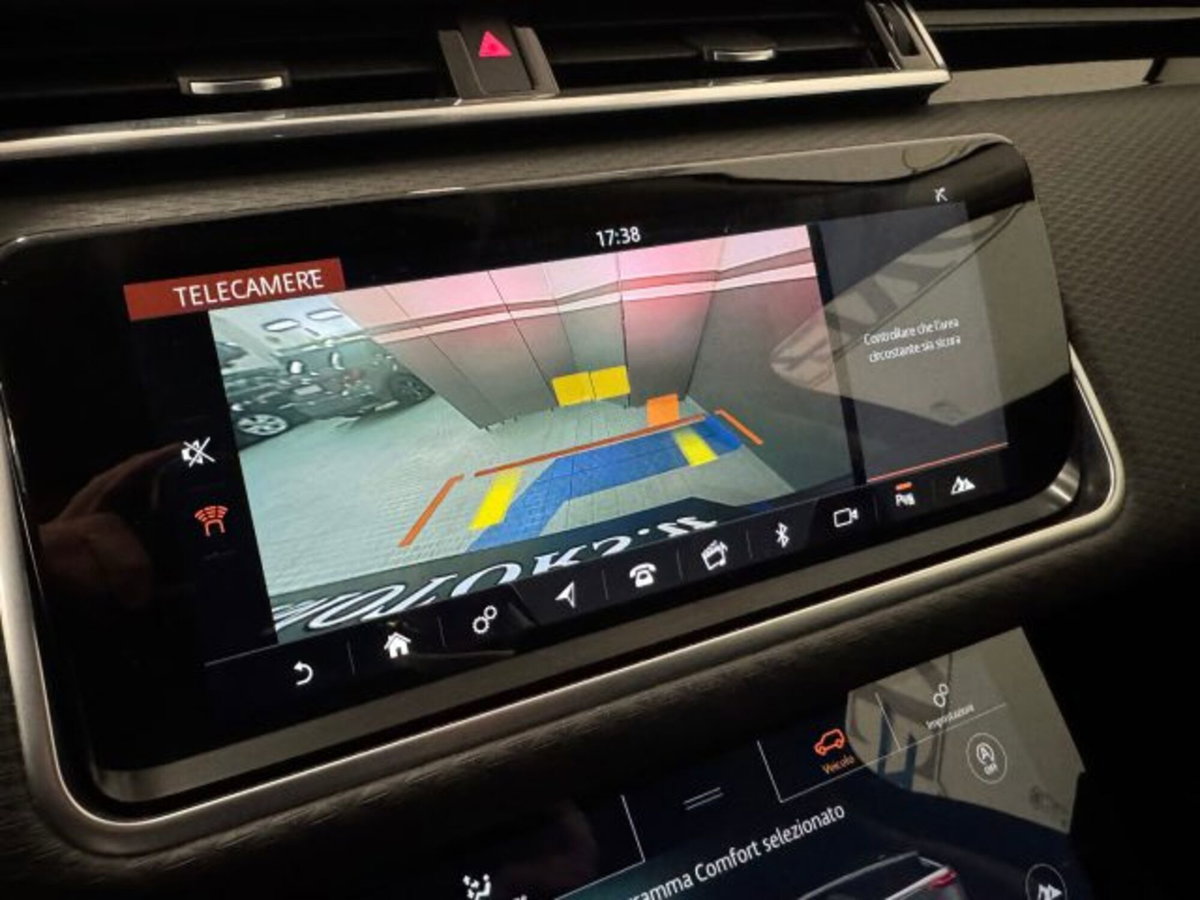 Land Rover Range Rover Velar 2.0D I4 180 CV (18)