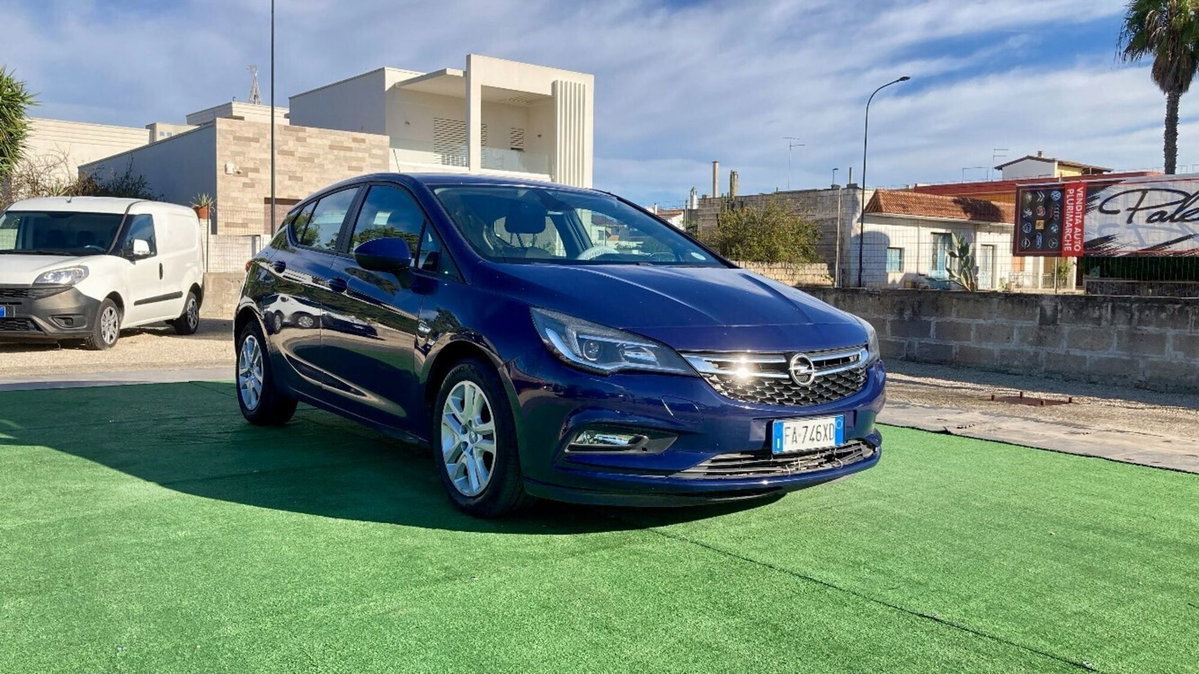 Opel Astra 1.6 CDTi 5 porte Elective (2)
