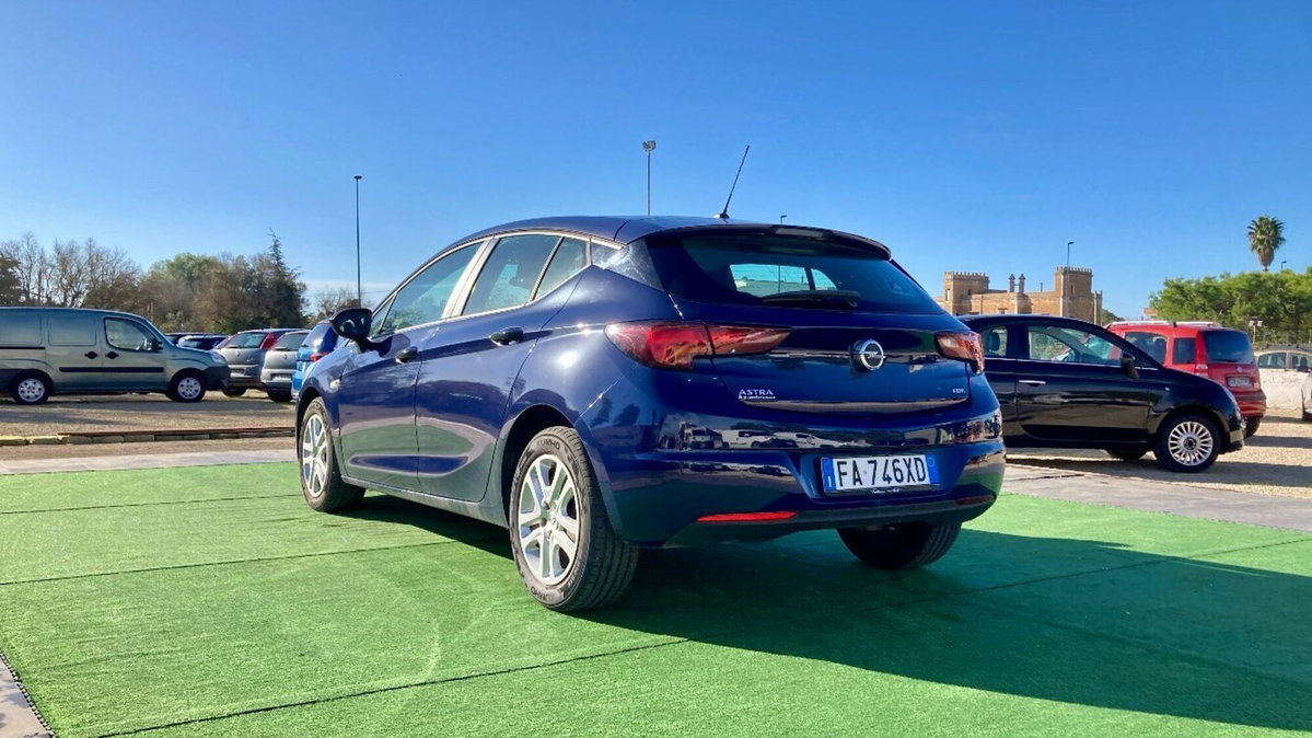 Opel Astra 1.6 CDTi 5 porte Elective (4)