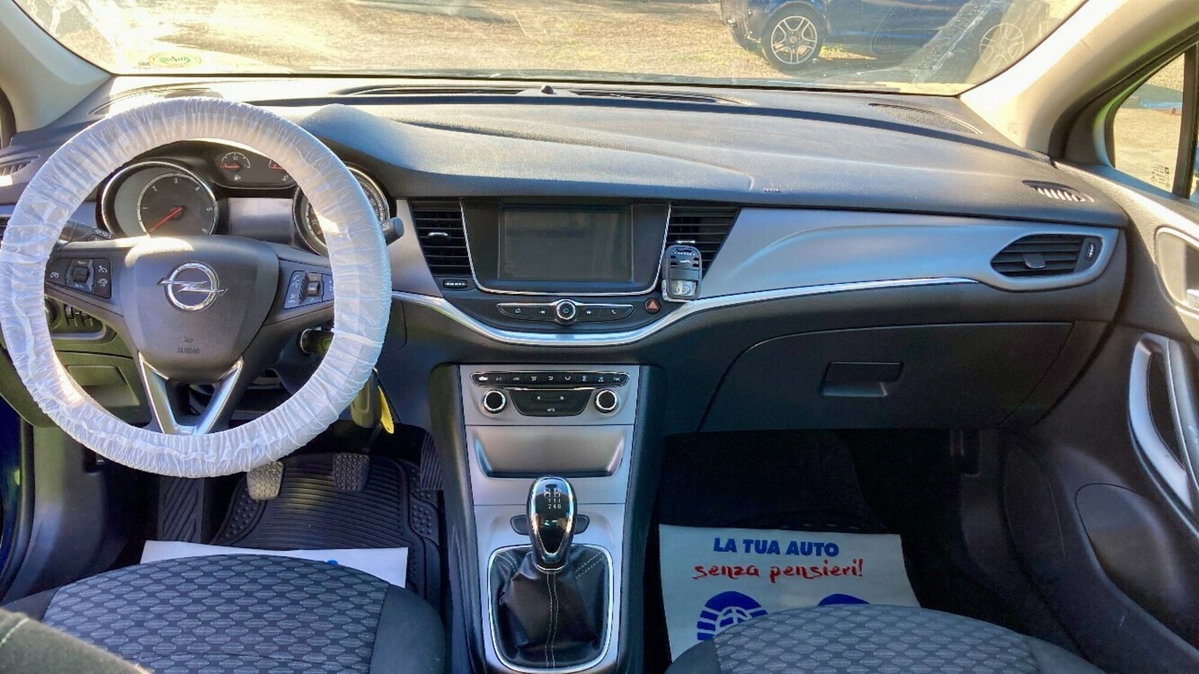 Opel Astra 1.6 CDTi 5 porte Elective (9)