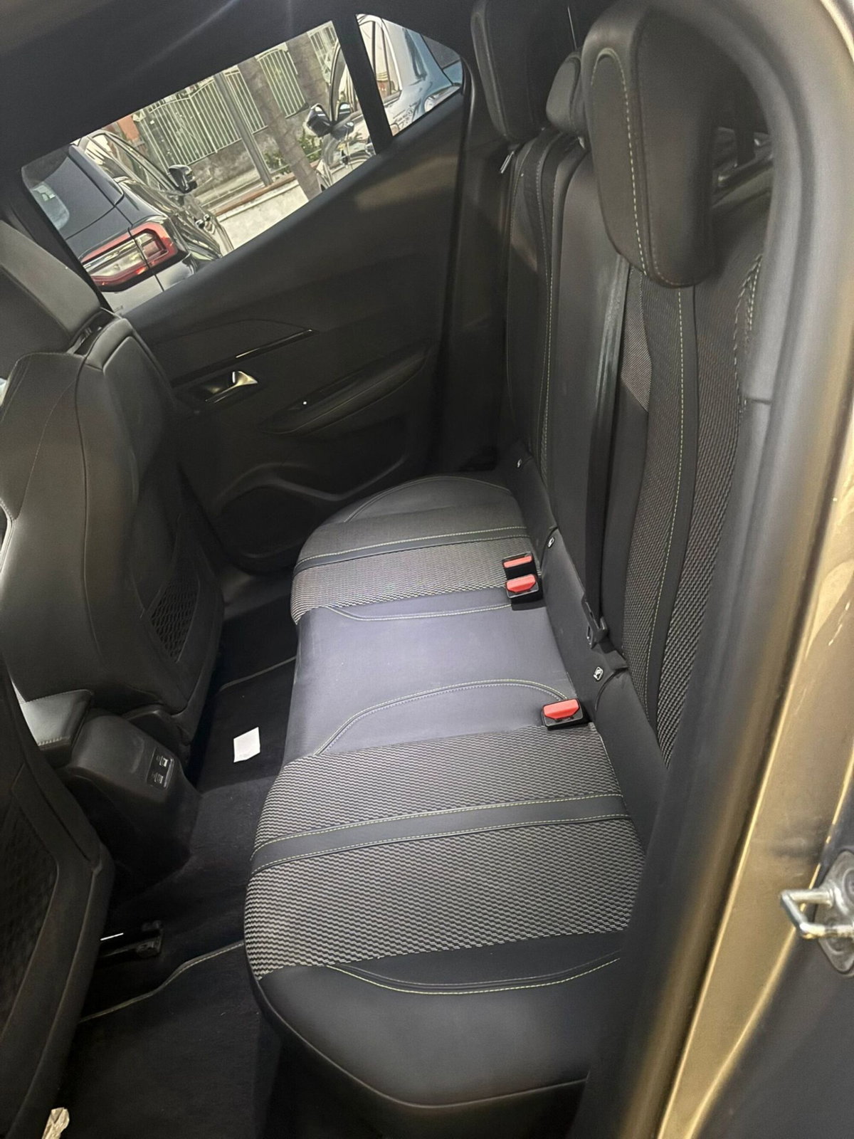 Peugeot 2008 BlueHDi 130 S&S EAT8 GT Pack (13)