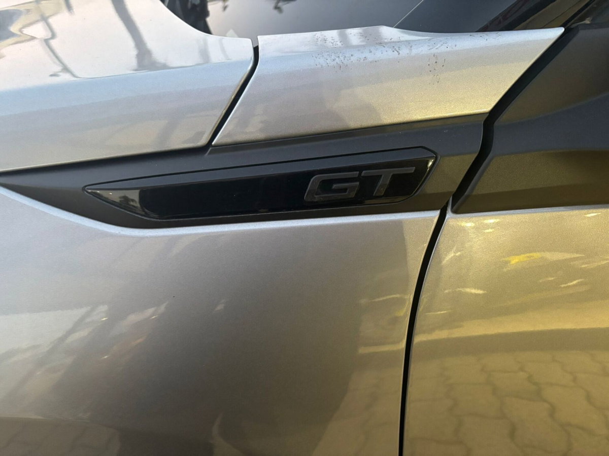 Peugeot 2008 BlueHDi 130 S&S EAT8 GT Pack (3)