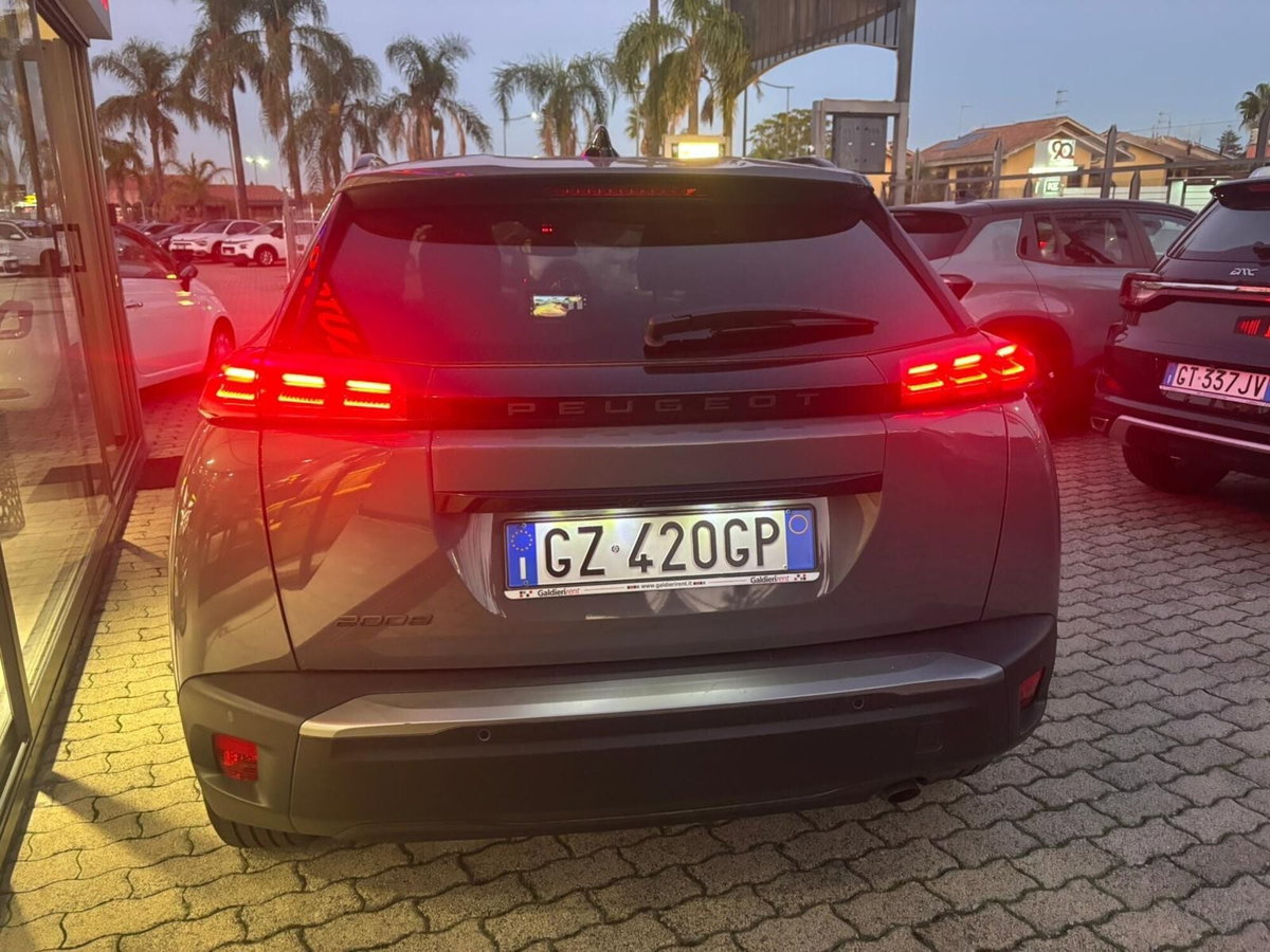 Peugeot 2008 1.2 puretech Active s&s 100cv (5)