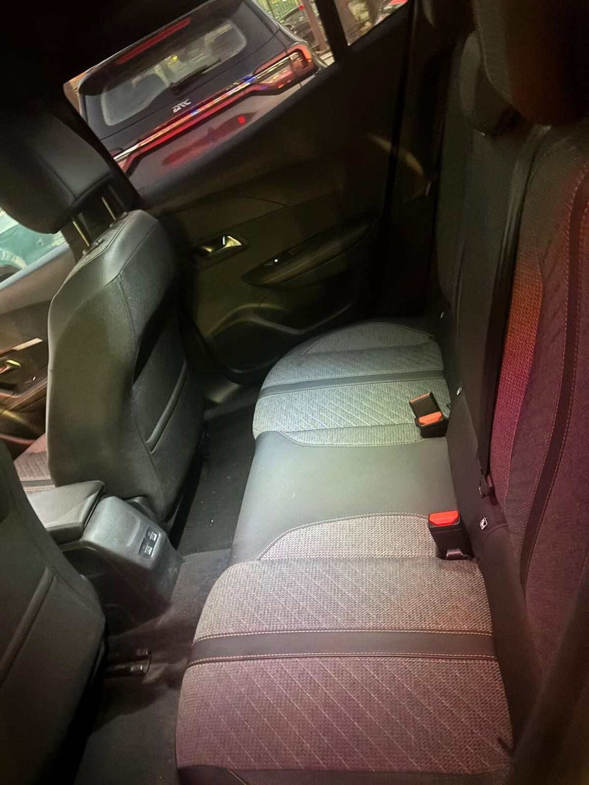 Peugeot 2008 1.2 puretech Active s&s 100cv (7)