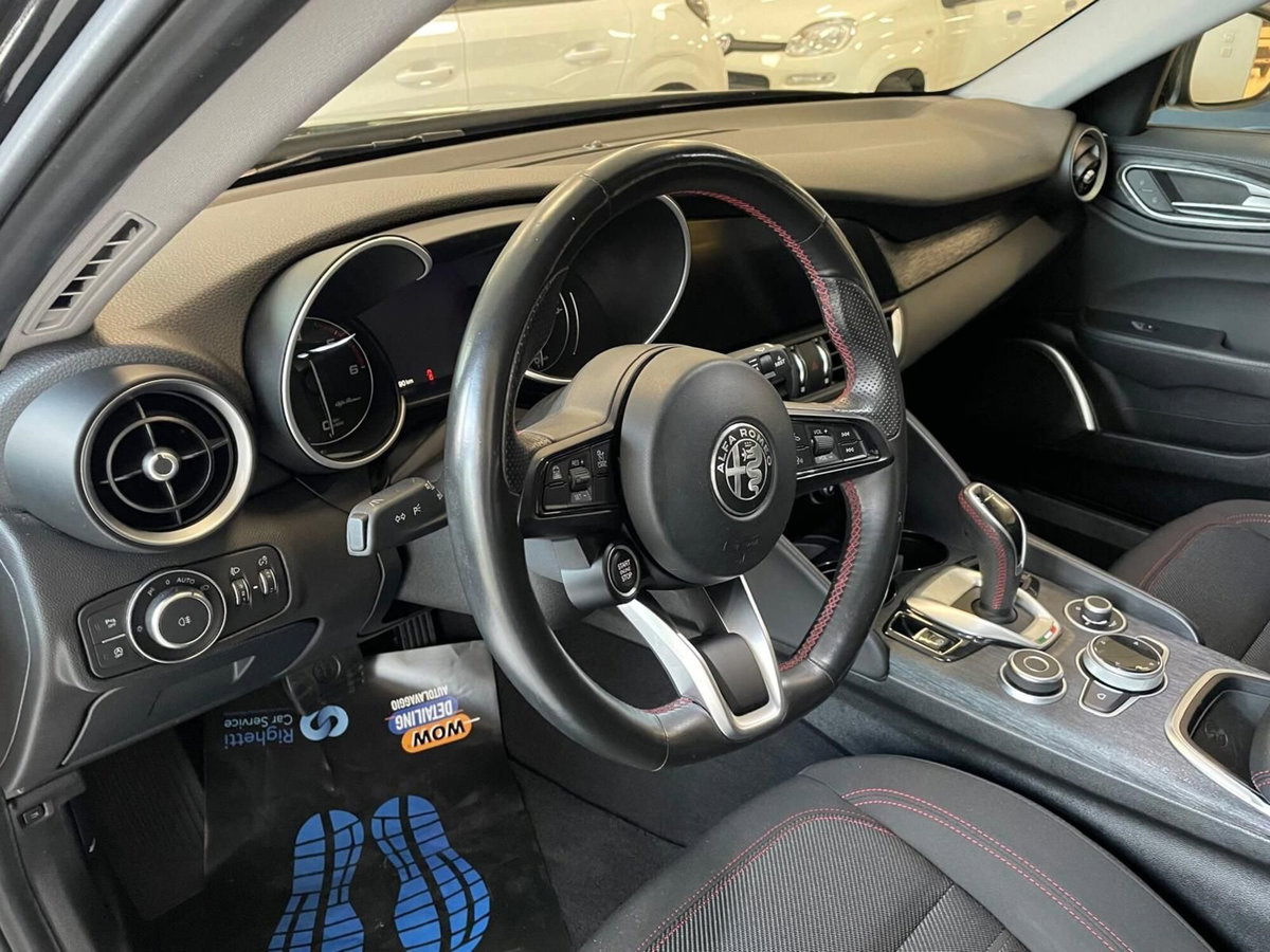 Alfa Romeo Giulia 2.2 Turbodiesel 160 CV AT8 Business (10)
