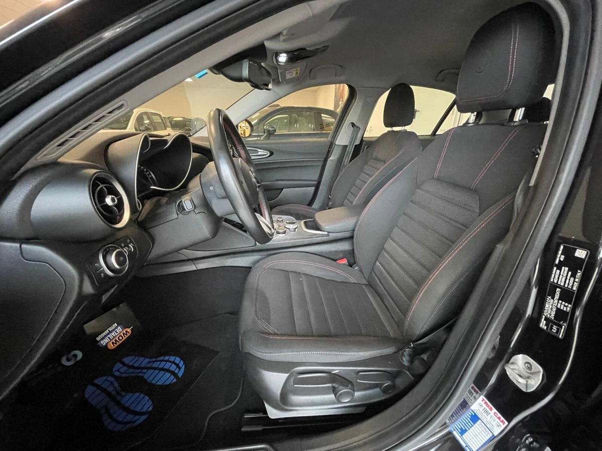Alfa Romeo Giulia 2.2 Turbodiesel 160 CV AT8 Business (11)