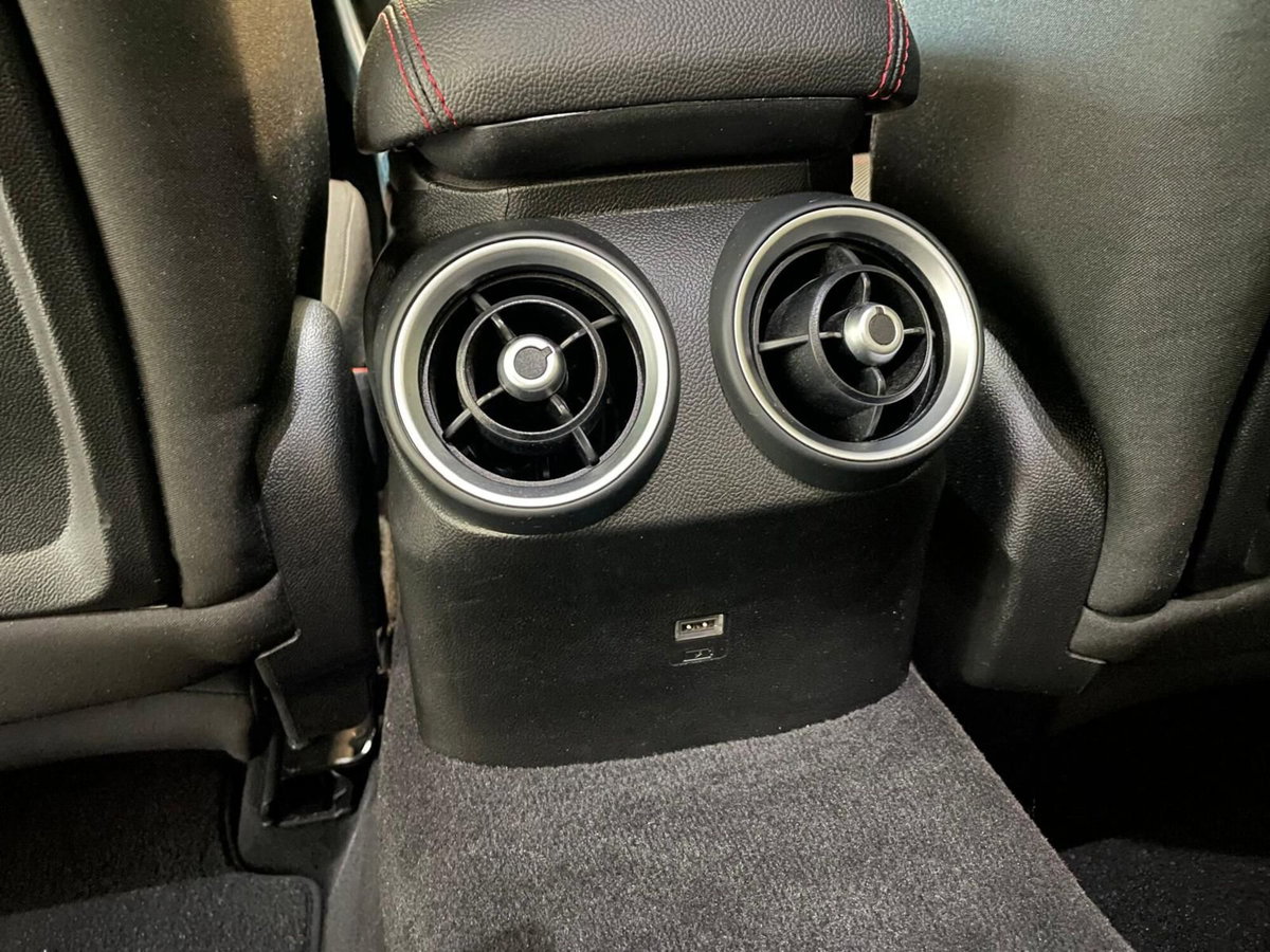 Alfa Romeo Giulia 2.2 Turbodiesel 160 CV AT8 Business (15)