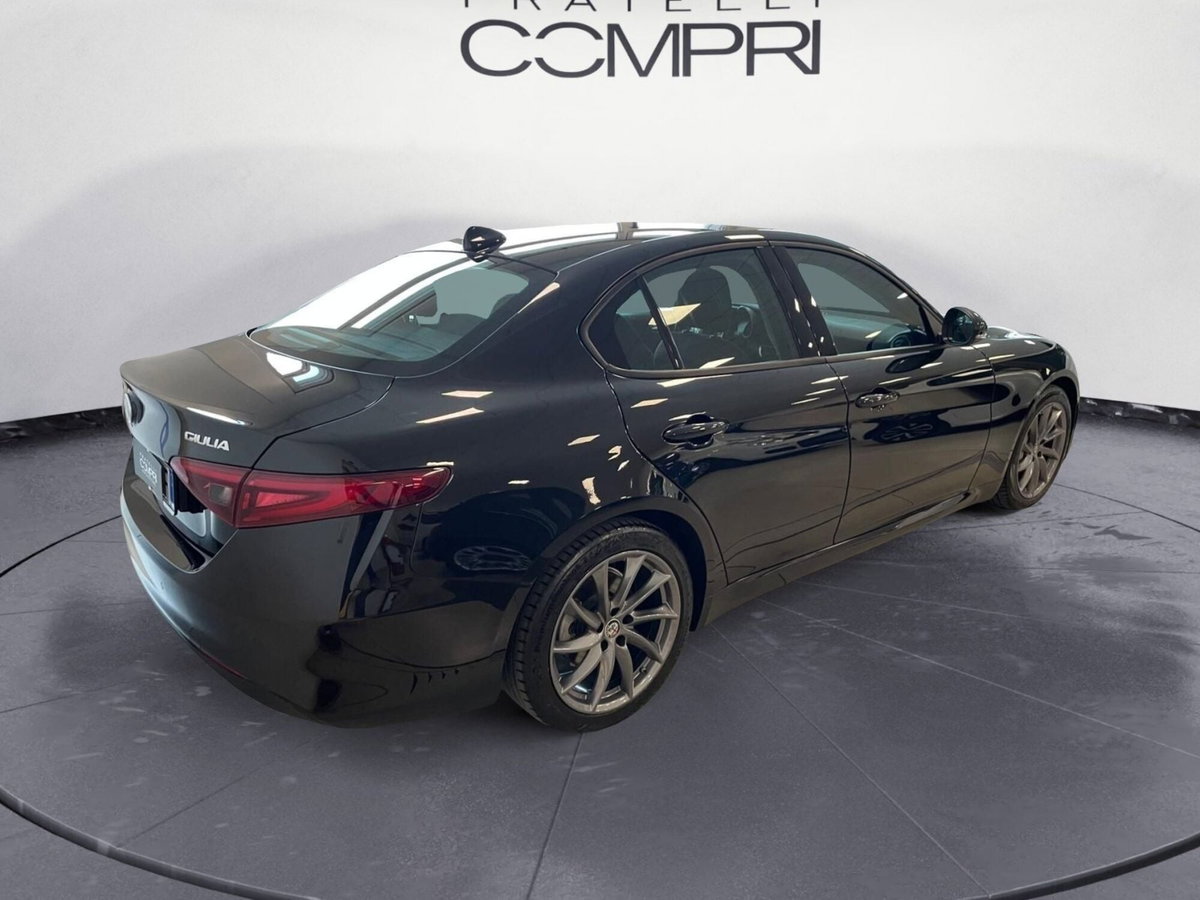 Alfa Romeo Giulia 2.2 Turbodiesel 160 CV AT8 Business (3)