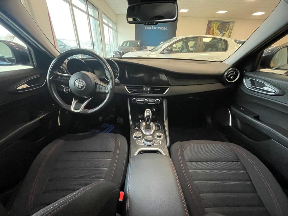 Alfa Romeo Giulia 2.2 Turbodiesel 160 CV AT8 Business (9)
