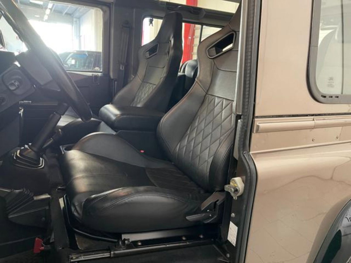 Land Rover Defender 90 2.4 TD4 Station Wagon Limited Edition N1 (11)