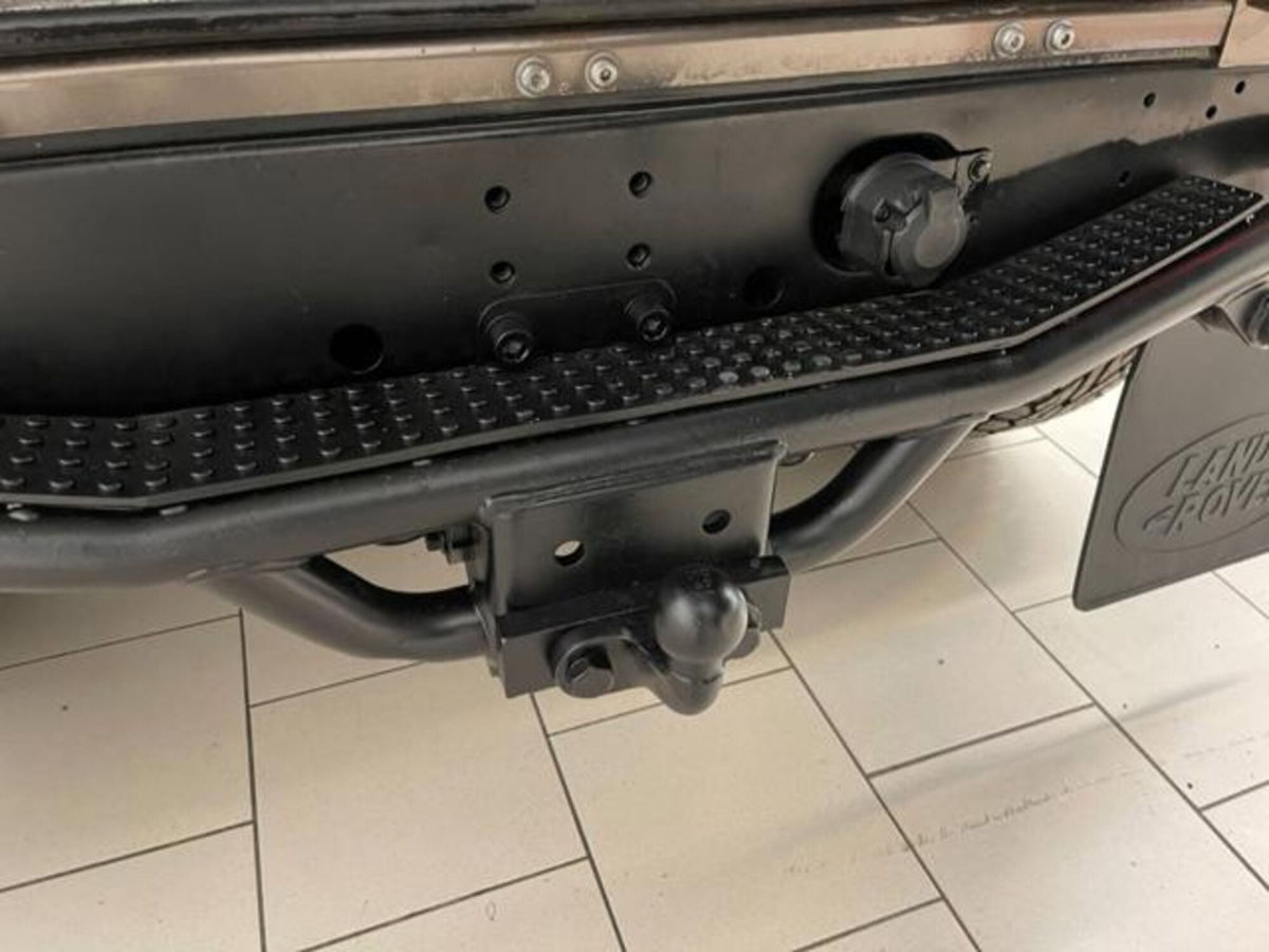 Land Rover Defender 90 2.4 TD4 Station Wagon Limited Edition N1 (16)