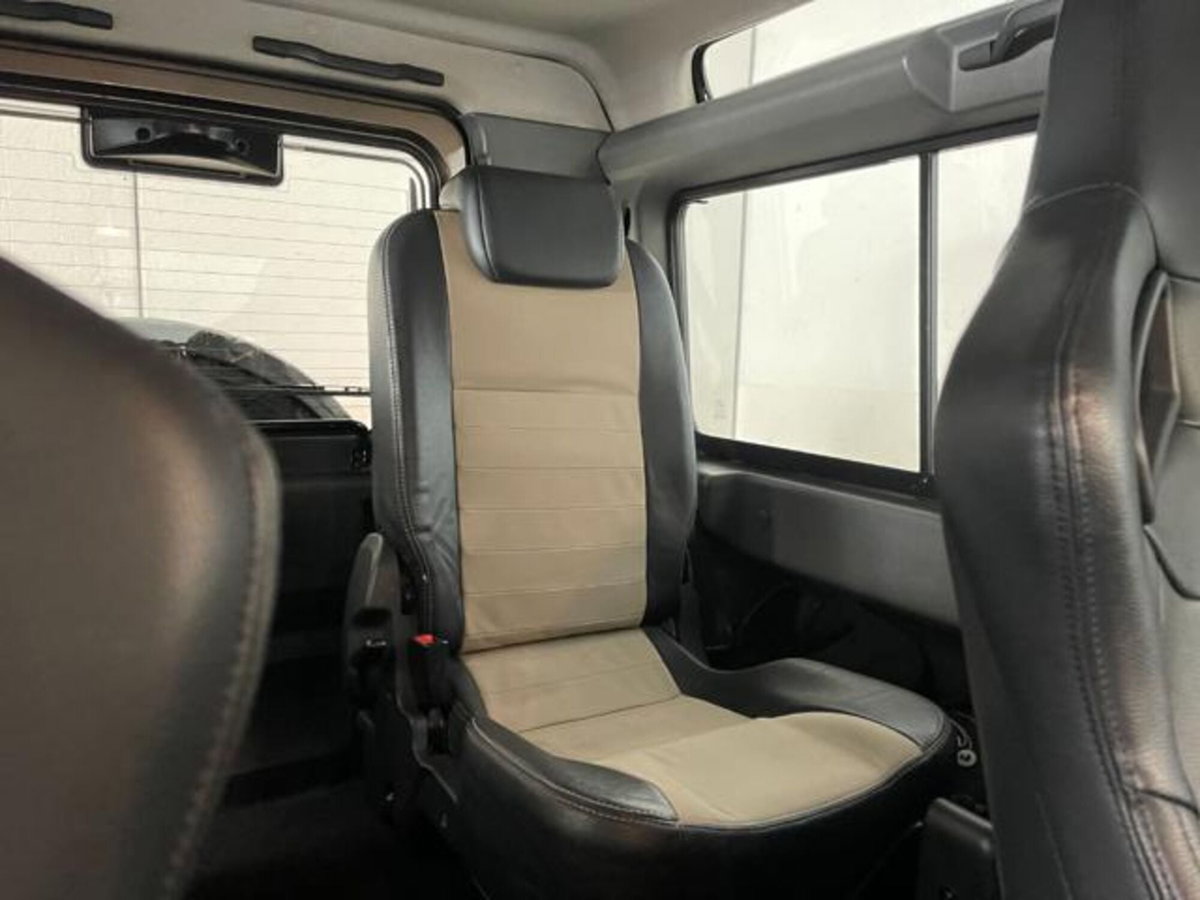 Land Rover Defender 90 2.4 TD4 Station Wagon Limited Edition N1 (18)
