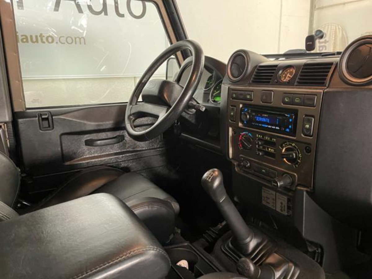 Land Rover Defender 90 2.4 TD4 Station Wagon Limited Edition N1 (19)