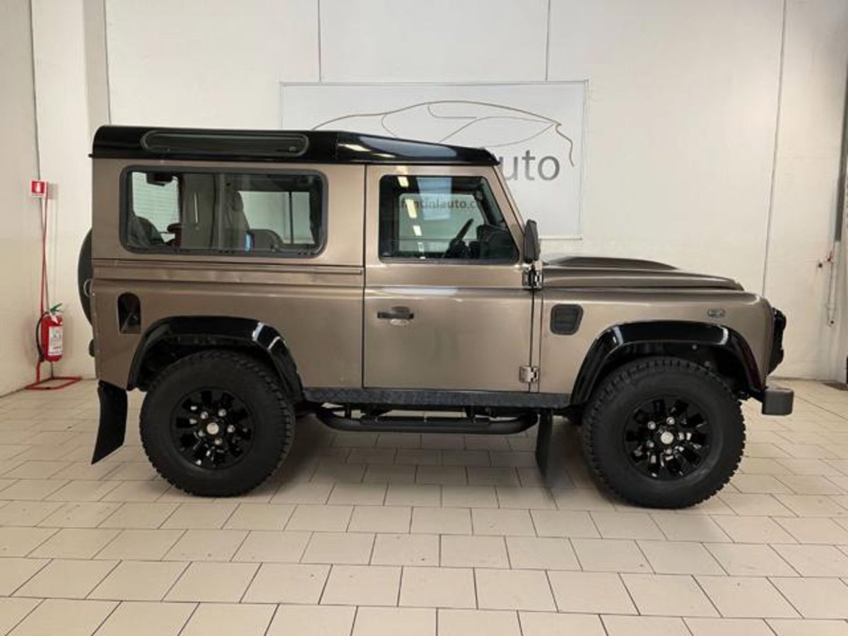 Land Rover Defender 90 2.4 TD4 Station Wagon Limited Edition N1 (2)