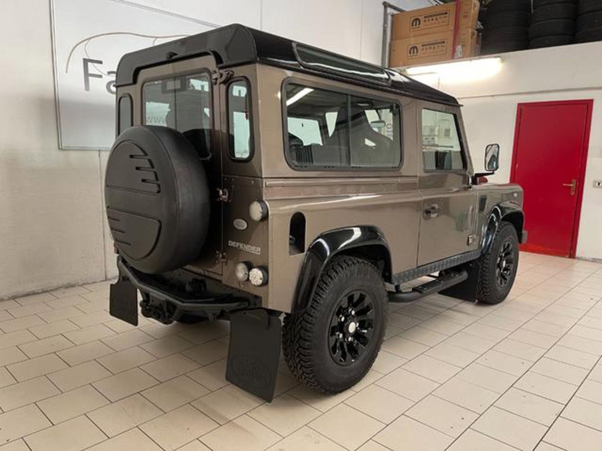 Land Rover Defender 90 2.4 TD4 Station Wagon Limited Edition N1 (3)