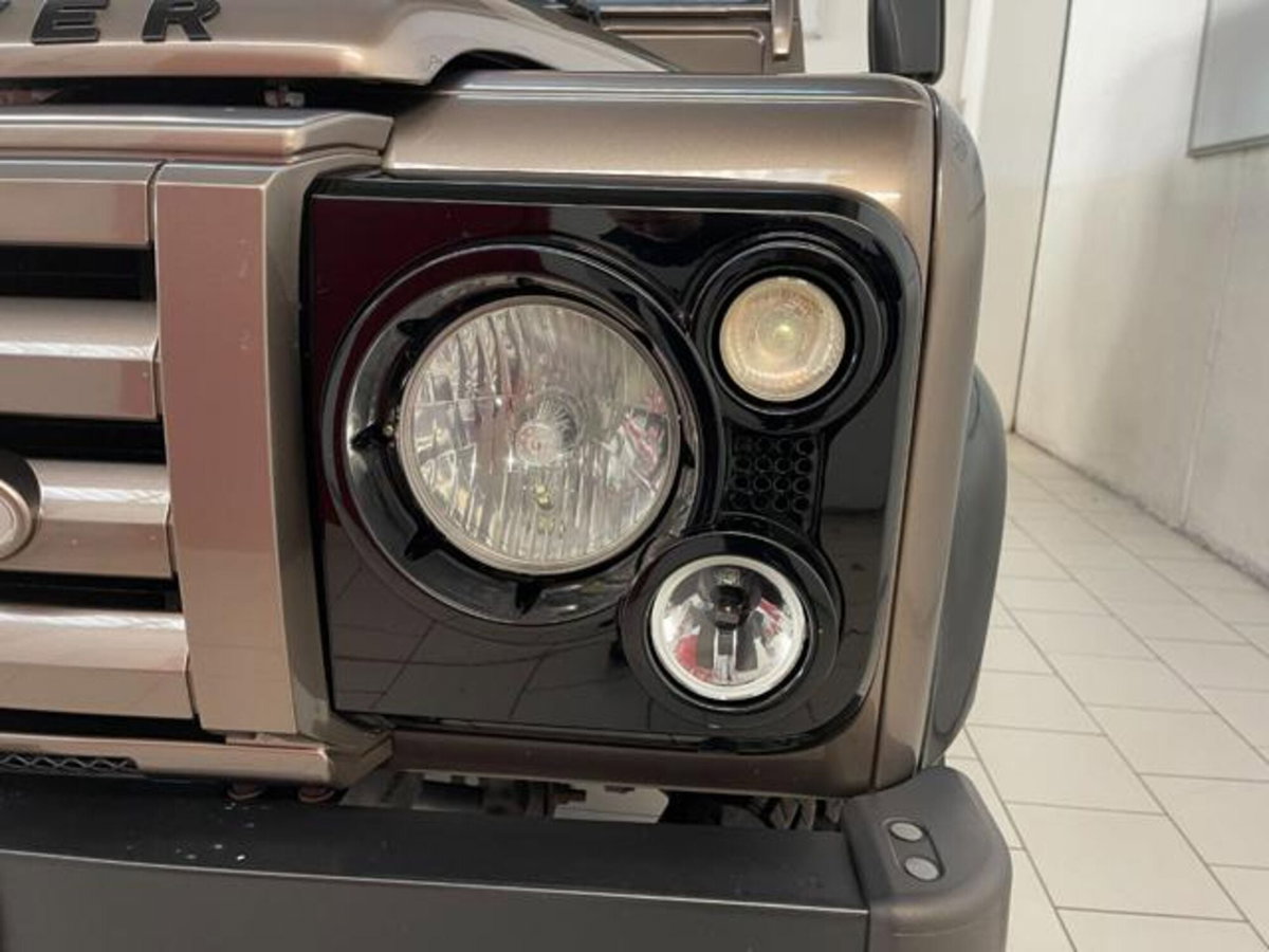 Land Rover Defender 90 2.4 TD4 Station Wagon Limited Edition N1 (8)