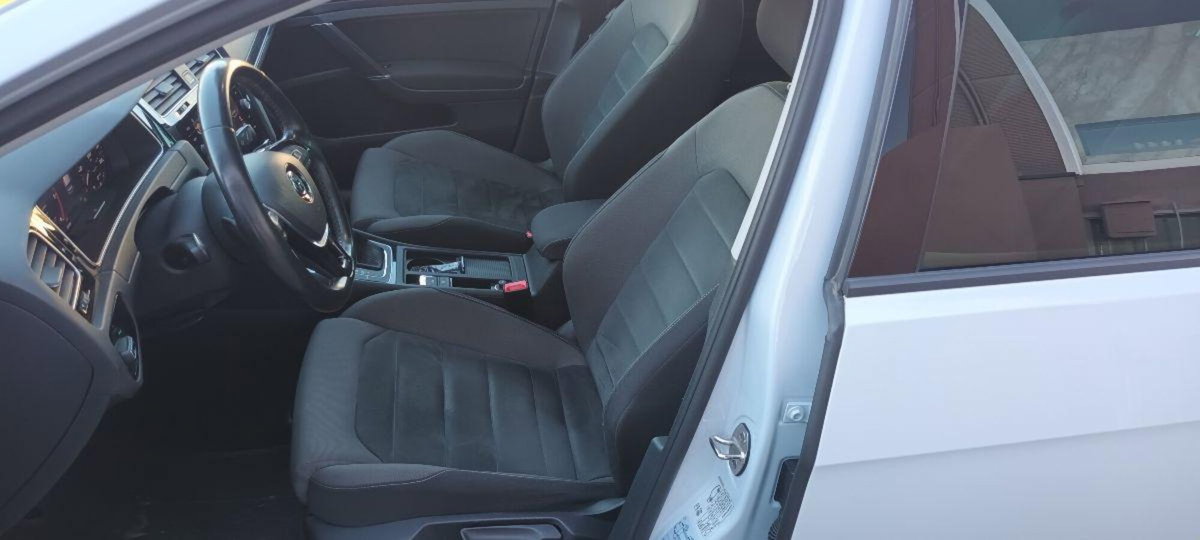 Volkswagen Golf Sportsvan 2.0 TDI DSG Executive BMT (2)