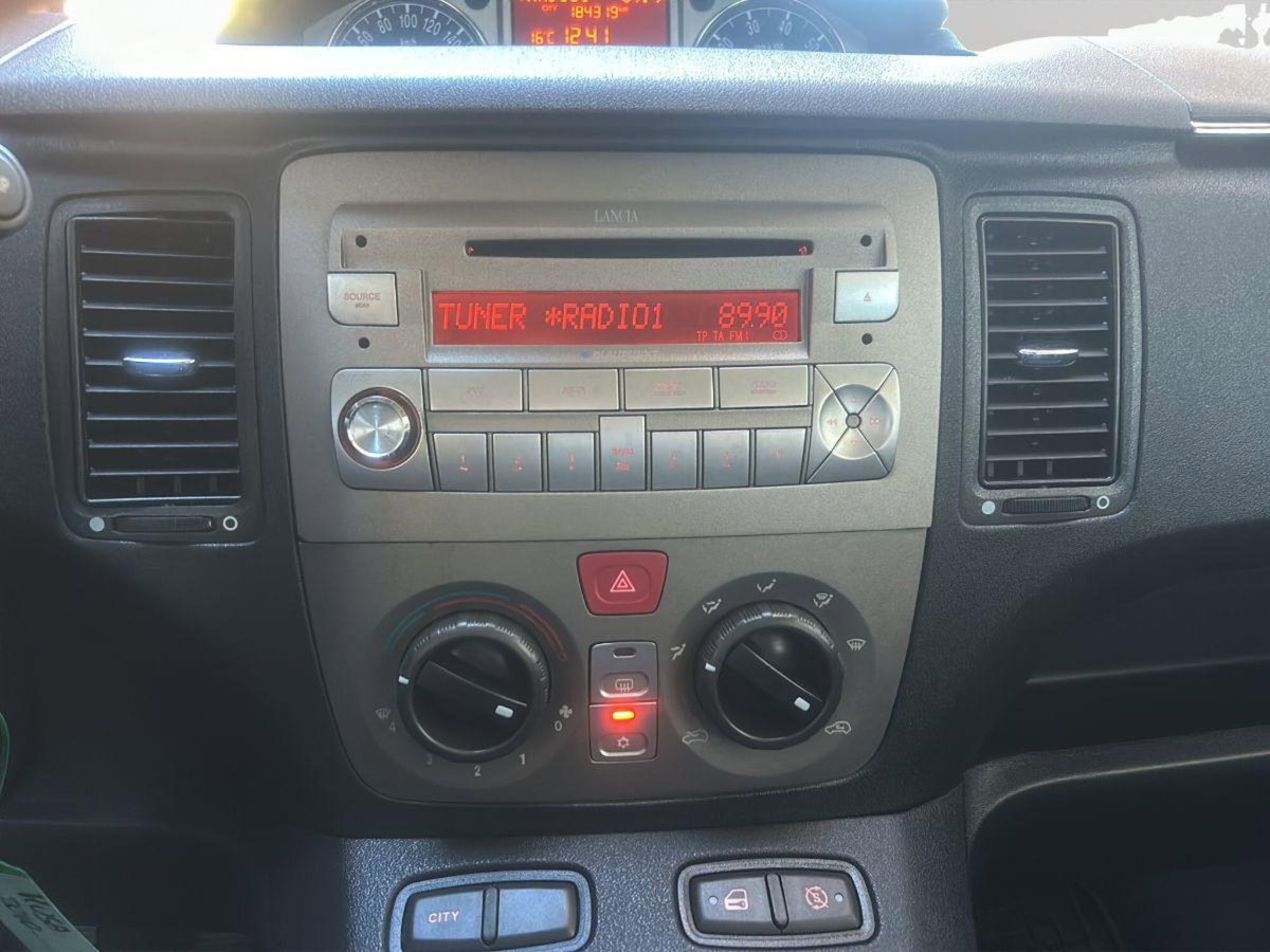 Lancia Musa 1.3 Mjt 16V 95 CV DPF Oro (15)