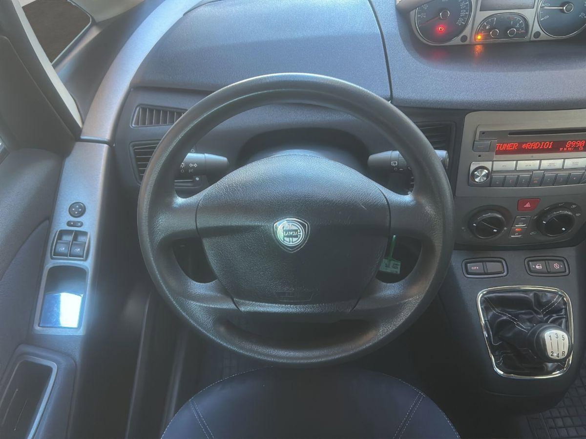 Lancia Musa 1.3 Mjt 16V 95 CV DPF Oro (17)