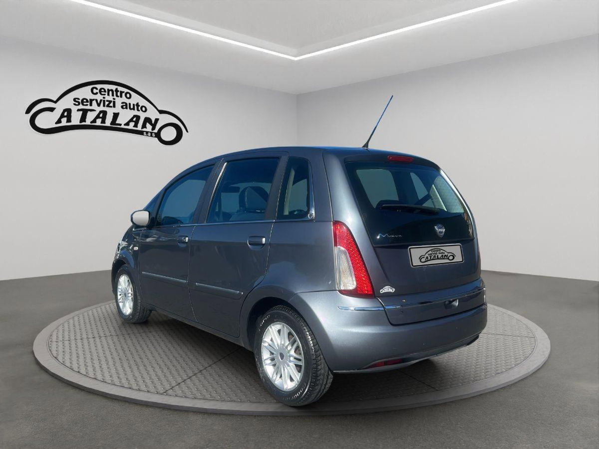 Lancia Musa 1.3 Mjt 16V 95 CV DPF Oro (3)