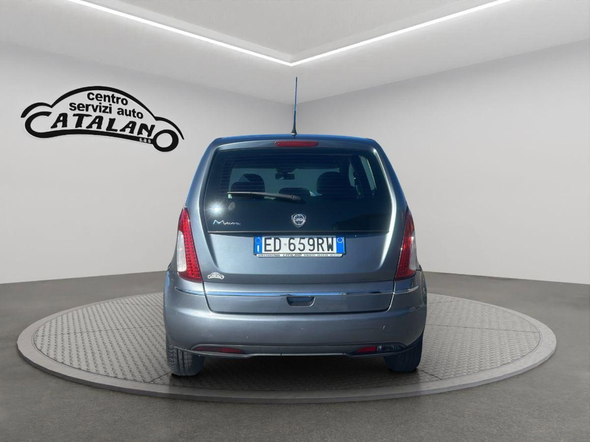 Lancia Musa 1.3 Mjt 16V 95 CV DPF Oro (4)