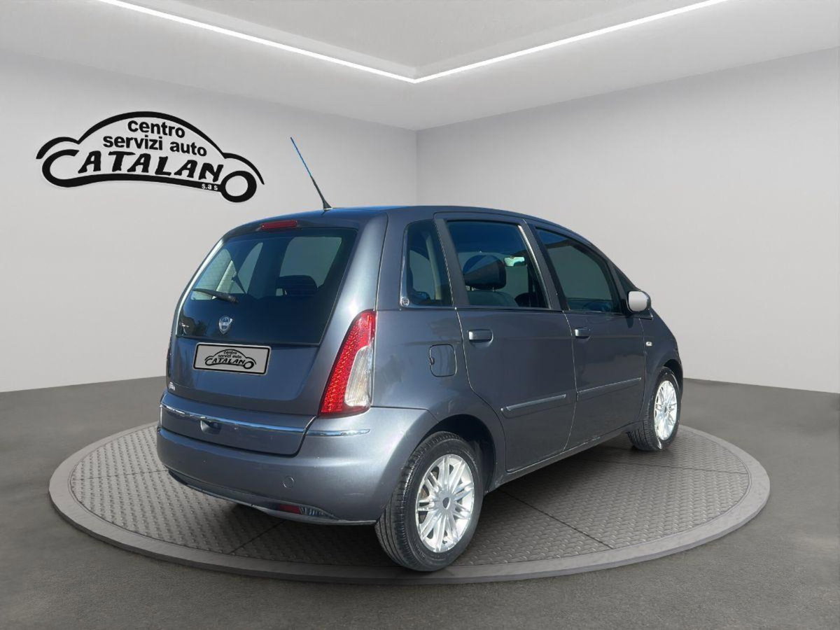 Lancia Musa 1.3 Mjt 16V 95 CV DPF Oro (5)