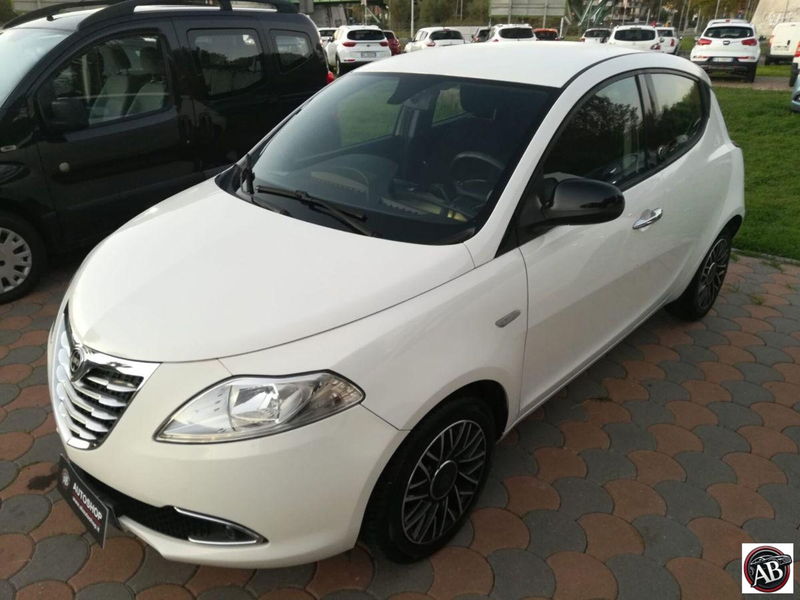 Lancia Ypsilon 1.2 69 CV 5 porte Gold