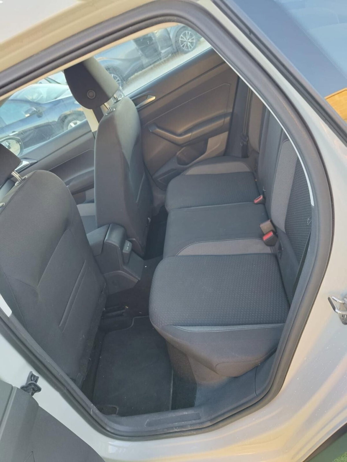 Volkswagen Taigo 1.0 tsi Life 95cv (12)