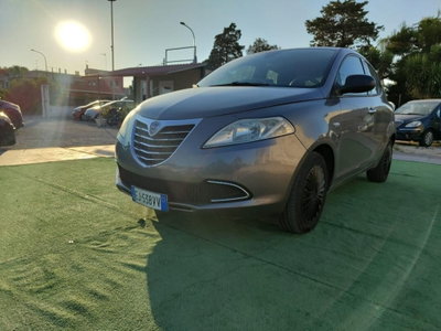 Lancia Ypsilon 1.2 69 CV Platinum (2)