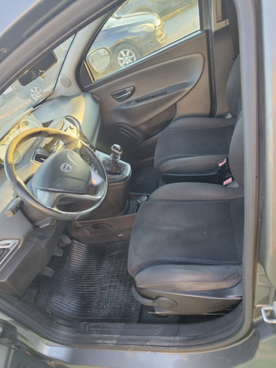 Lancia Ypsilon 1.2 69 CV Platinum (6)