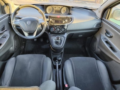 Lancia Ypsilon 1.2 69 CV Platinum (7)