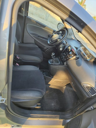 Lancia Ypsilon 1.2 69 CV Platinum (8)