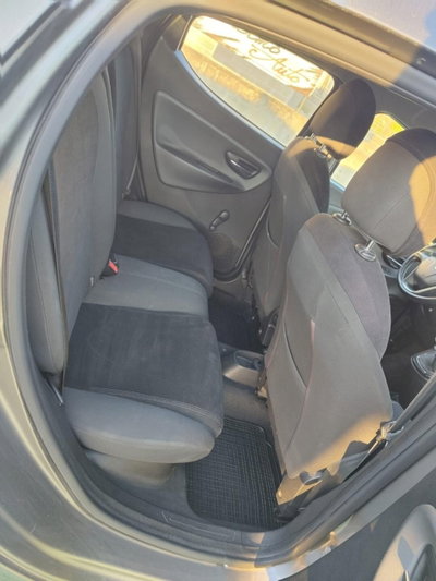 Lancia Ypsilon 1.2 69 CV Platinum (9)