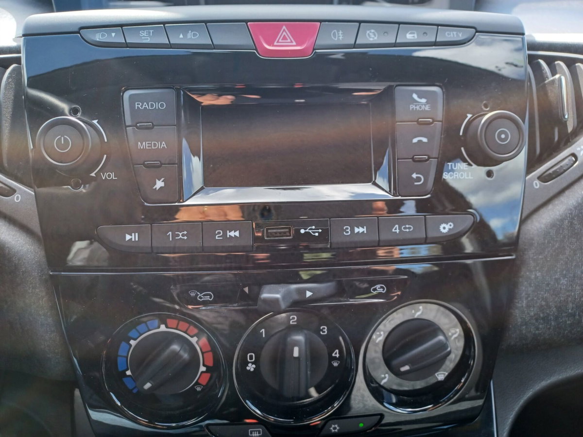 Lancia Ypsilon 1.0 FireFly 5 porte S&S Hybrid Alberta Ferretti (10)