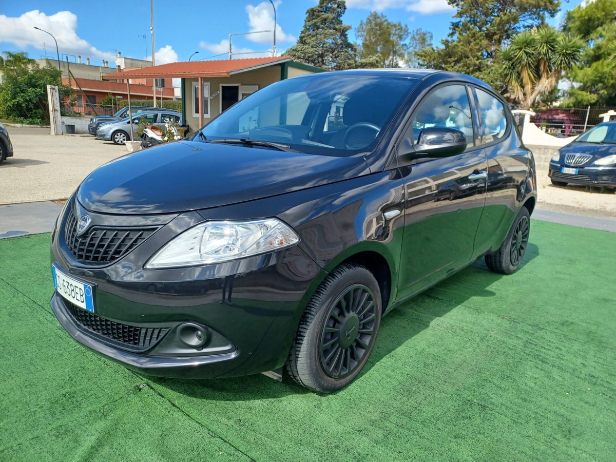 Lancia Ypsilon 1.0 FireFly 5 porte S&S Hybrid Alberta Ferretti (2)