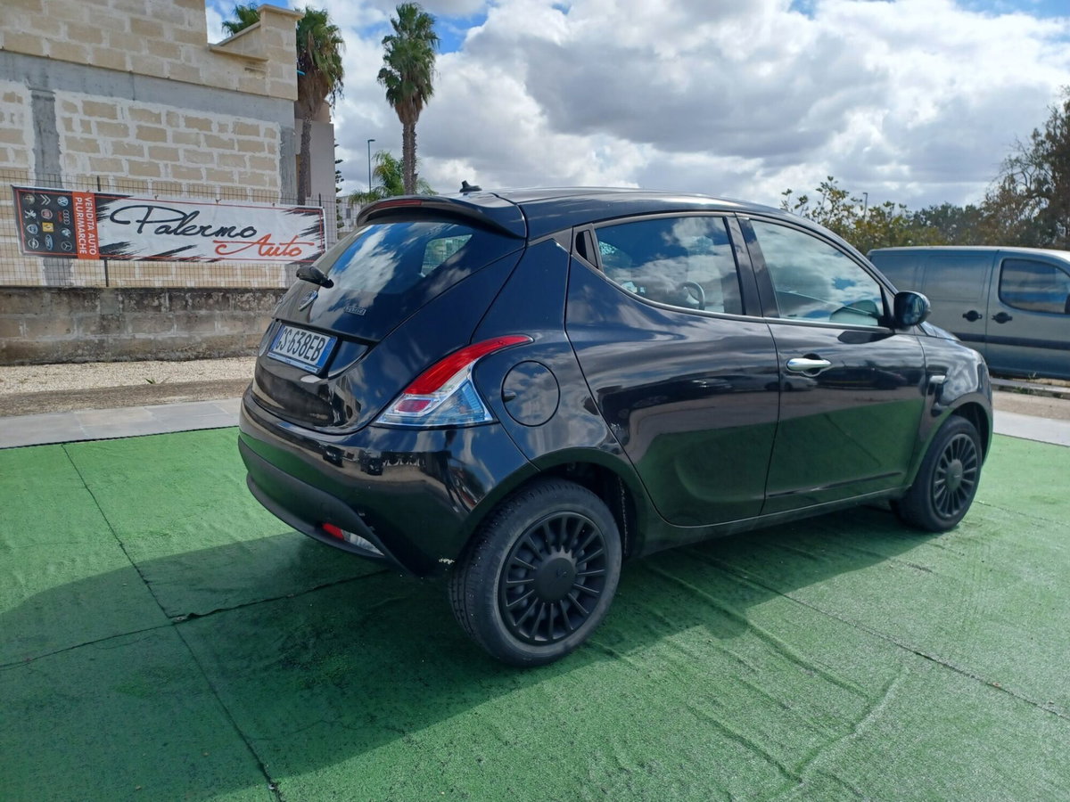 Lancia Ypsilon 1.0 FireFly 5 porte S&S Hybrid Alberta Ferretti (3)