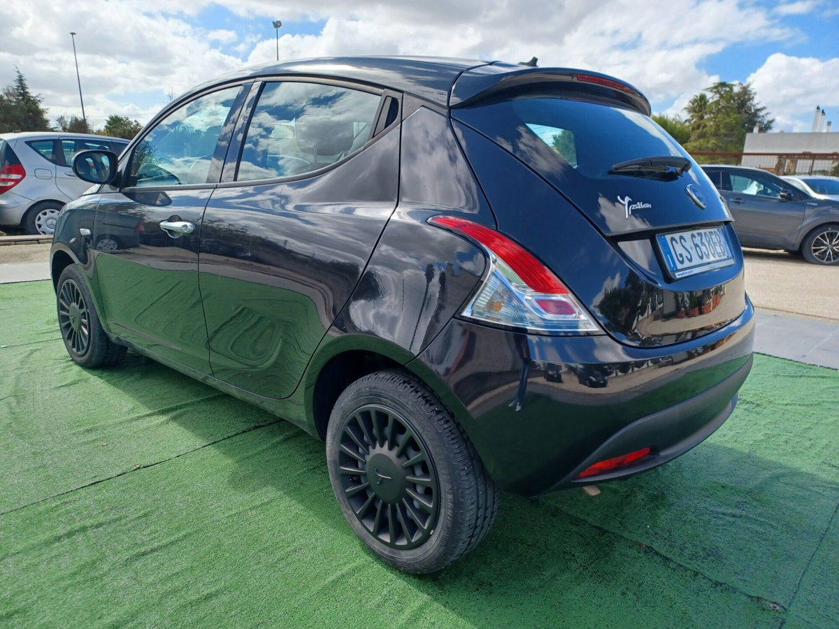 Lancia Ypsilon 1.0 FireFly 5 porte S&S Hybrid Alberta Ferretti (4)