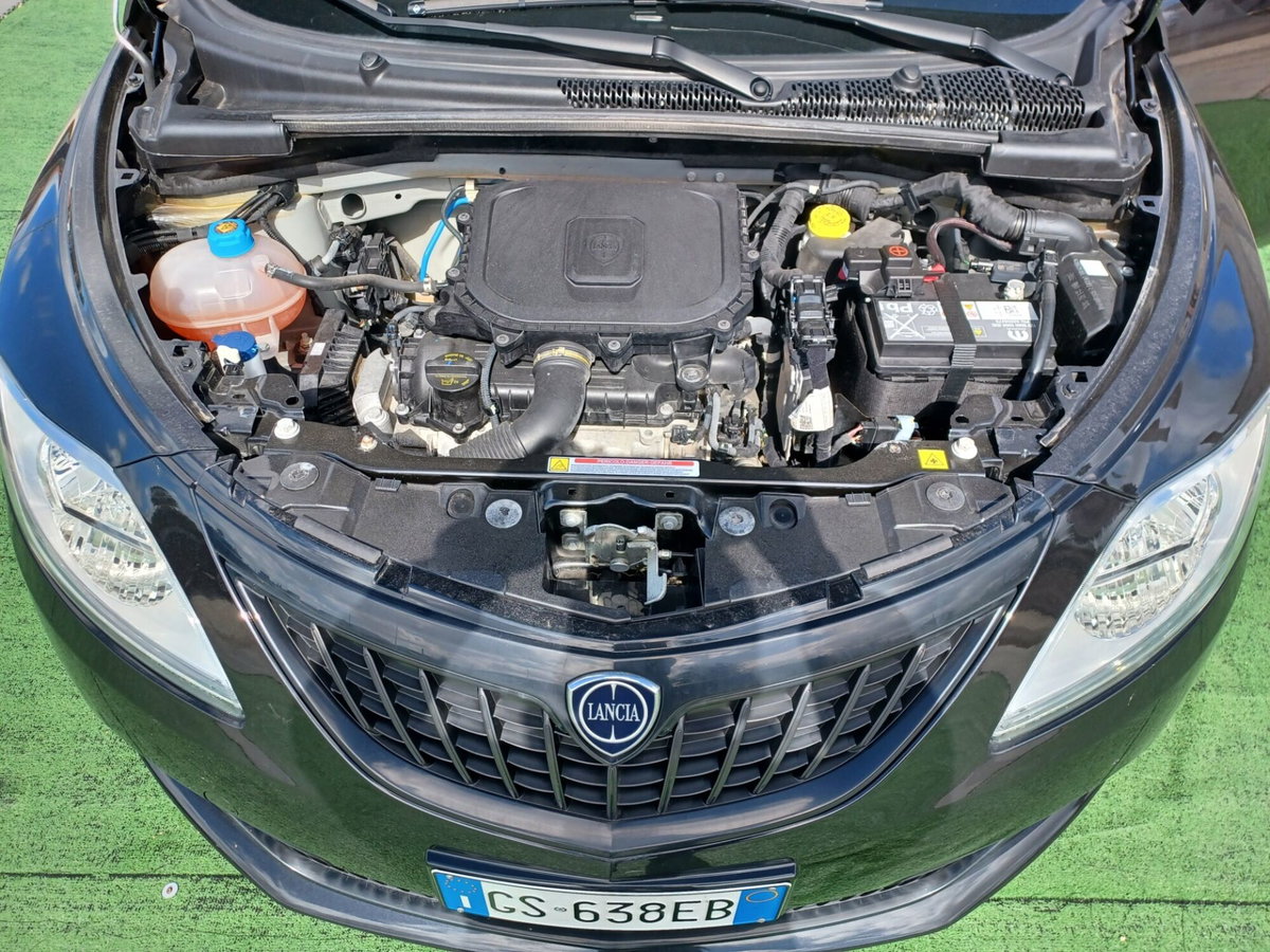 Lancia Ypsilon 1.0 FireFly 5 porte S&S Hybrid Alberta Ferretti (6)