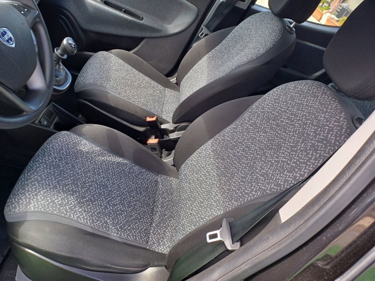 Lancia Ypsilon 1.0 FireFly 5 porte S&S Hybrid Alberta Ferretti (7)