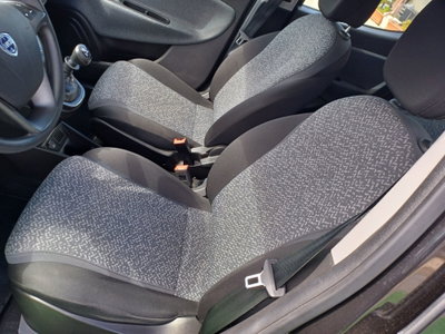 Lancia Ypsilon 1.0 FireFly 5 porte S&S Hybrid Alberta Ferretti (7)