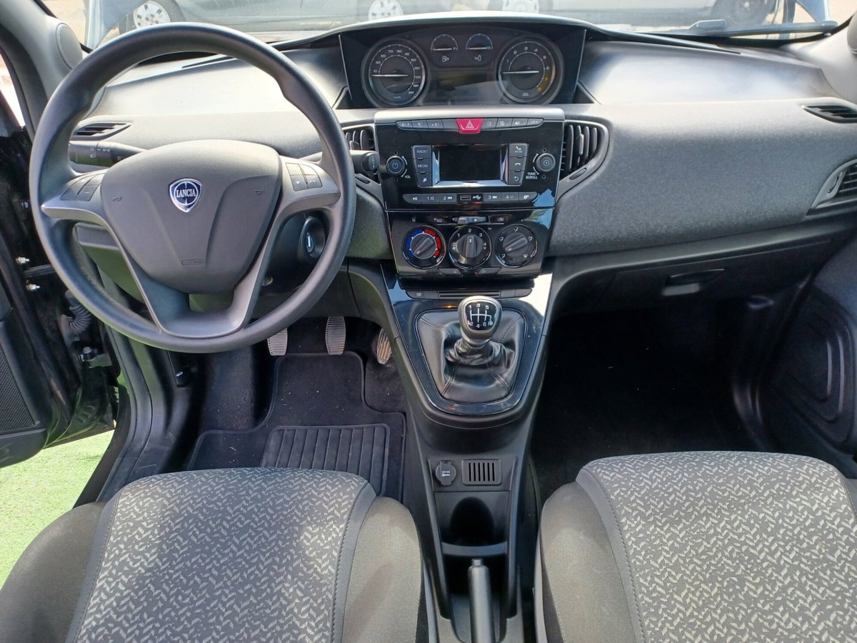 Lancia Ypsilon 1.0 FireFly 5 porte S&S Hybrid Alberta Ferretti (9)