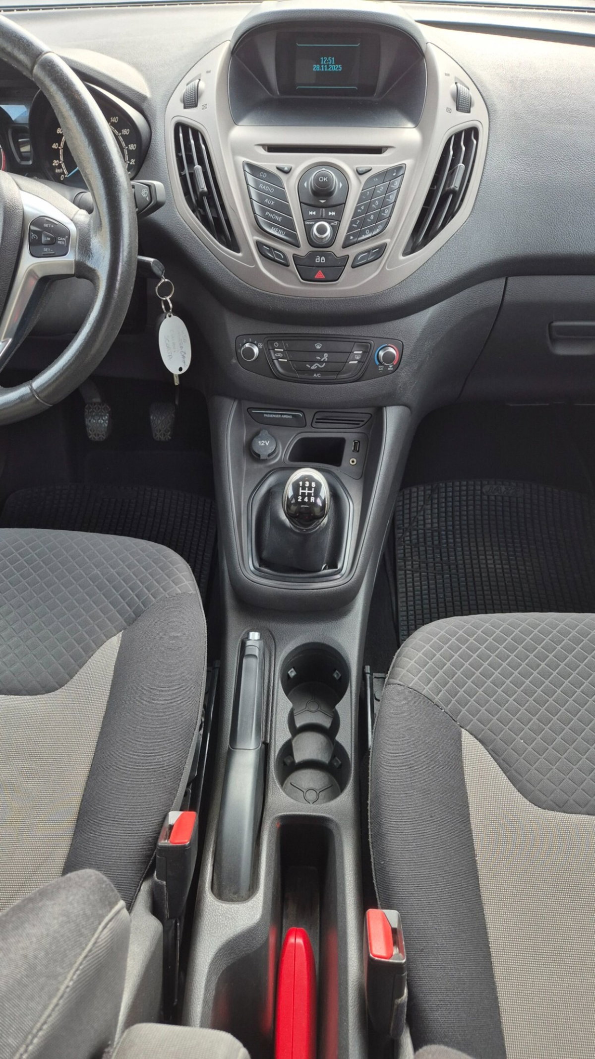 Ford Tourneo Connect 1.6 TDCi Plus (11)