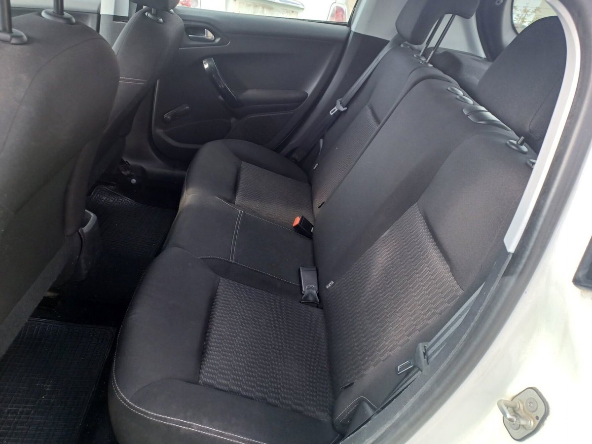 Peugeot 208 120 S&S 5 porte GT Line (9)