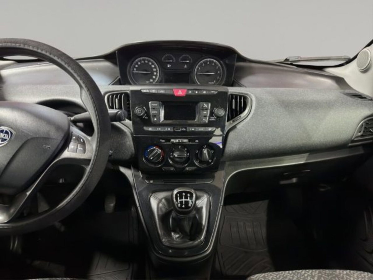 Lancia Ypsilon 1.2 69 CV 5 porte GPL Ecochic Silver (10)